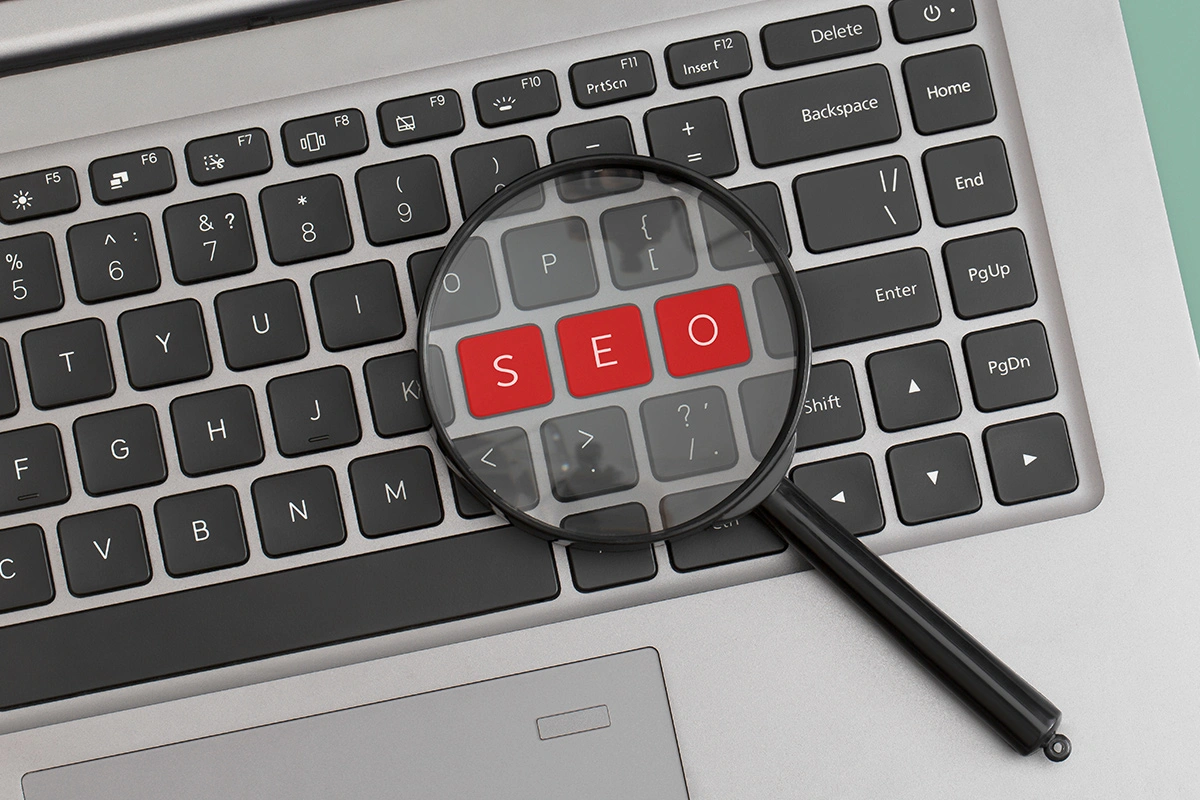 De tradição offline a operação digital estruturada